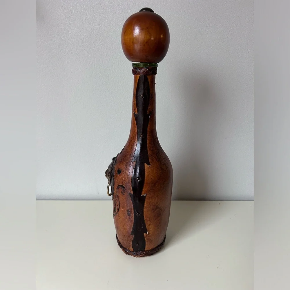 Vintage Italian Leather Wrapped Old World MCM Lions Head Bottle Decanter - Picture 5 of 8